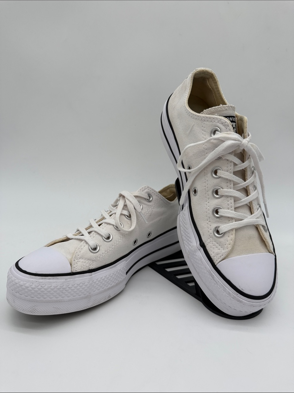 Converse Chuck Taylor All Star White Lift Low Platform Womens 8 Sneakers 560251F - Picture 2 of 16